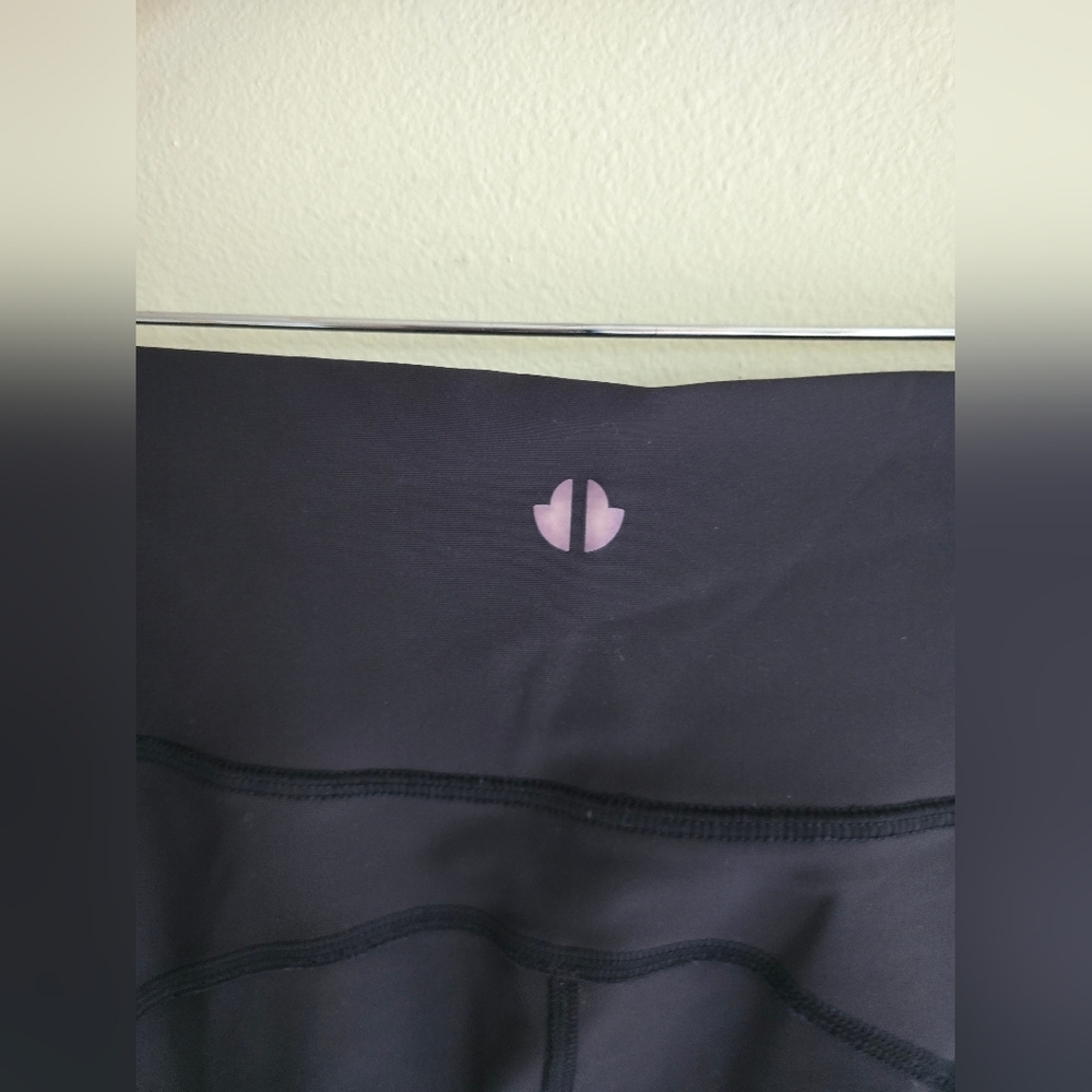 Thrive Societé, Women's Leggings, Black/Grey, Size Medium - Picture 5 of 6